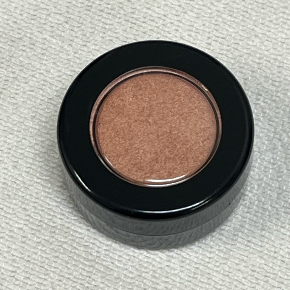 Ultra Glow Powder Highlighter CANDLELIGHT Merle Norman - Picture 2 of 3